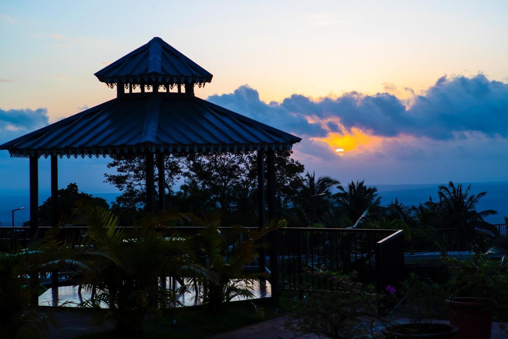 Misty Green Hills Parks & Resorts Kondotty Экстерьер фото